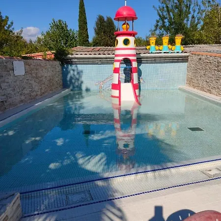 Camping Mobil 6 Place A 900 Metres De La *