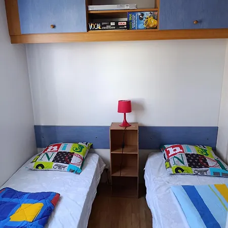 Mobil 6 Place A 900 Metres De La Camping