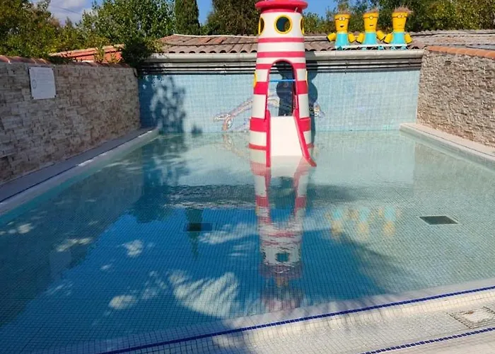 Camping Mobil 6 Place A 900 Metres De La *