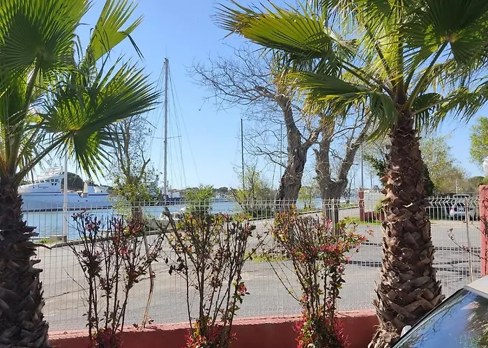 Camping Mobil 6 Place A 900 Metres De La *